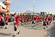 Trachten- und Schützenzug (©Foto: Martin Schmitz)